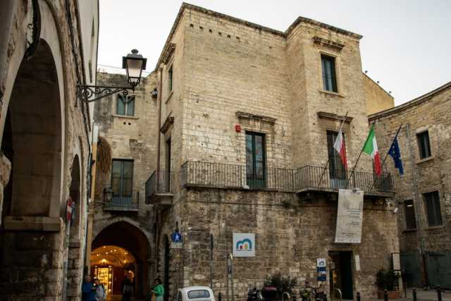 Foto, dipinti, libri e cimeli: alla scoperta del Museo Civico, l� dove si racconta la storia di Bari 